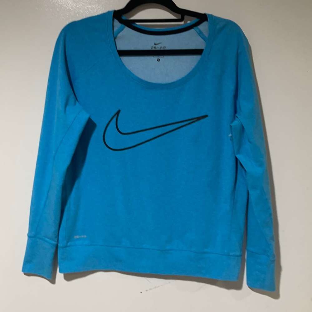 Nike NWOT sweatshirt Size M For Ladies pit To Pit 24” Length 25”